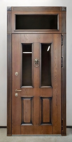 Дверь с фрамугой и кнокером