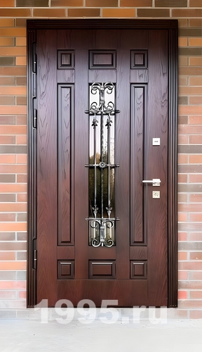 Коттеджная дверь с окном и ковкой