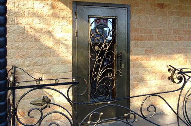 Металлические двери с элементами ковки – современный взгляд на эстетику