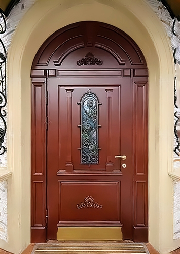 Парадная дверь МДФ с верхней арочной вставкой и отбойником
