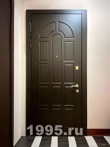Дверь с отделкой фрезерованными МДФ панелями