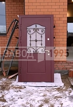 Монтаж двери с порошковым покрытием с ковкой и стеклом