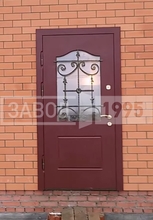 Установленная дверь с частном доме