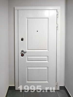 Белая дверь МДФ