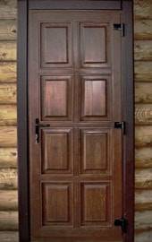 Дверь для деревянного дома