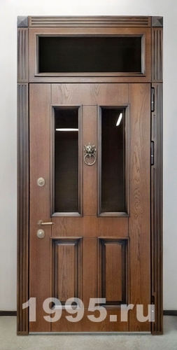 Дверь с фрамугой и кнокером