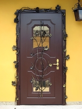 Дверь со стеклом и ковкой «лоза»
