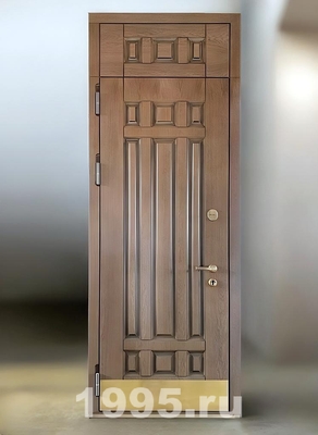 Филенчатая дверь с отбойником и фрамугой