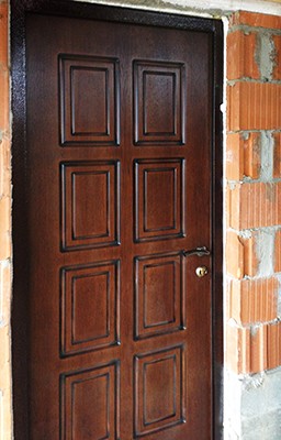 Фото металлической двери с МДФ