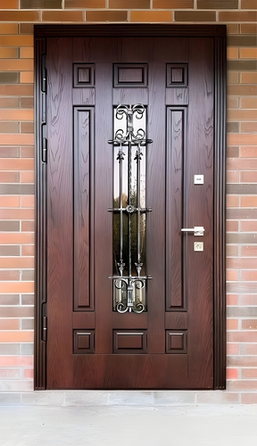 Коттеджная дверь с окном и ковкой