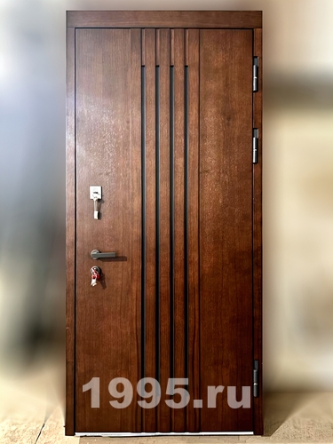 Дверь МДФ шпон с вертикальными декоративными планками
