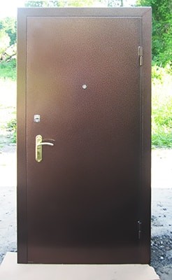 Фото входной двери с порошком