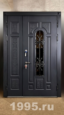 Полуторная дверь цвета графит со стеклопакетом и решеткой