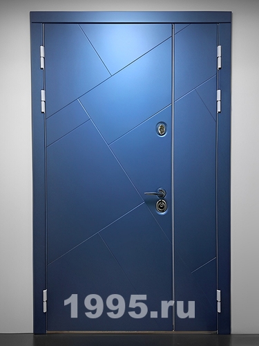 Полуторная дверь синего цвета