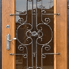 Жжелезные двери со стеклом и ковкой