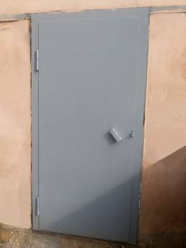 Техническая дверь с грунт-эмалью