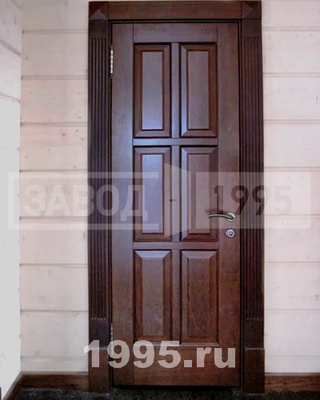 Входная дверь с филенчатой панелью