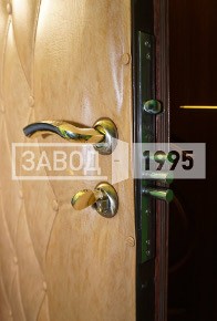 Установленные двери - дверь с отделкой дутой винилискожей