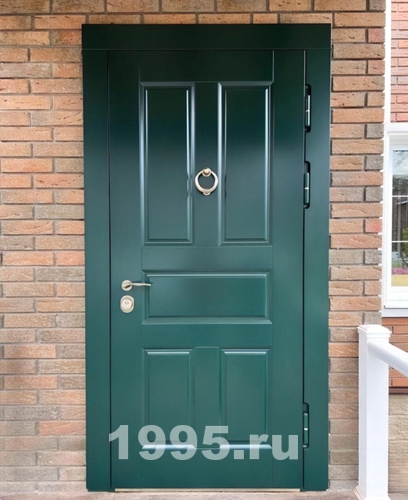 Зеленая дверь с кнокером