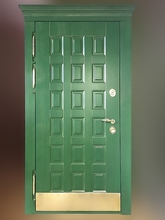 Зеленая дверь с отбойником
